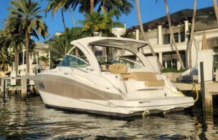 2014 Cruisers Yachts 380 Express