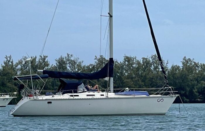 1990 Hunter 37.5