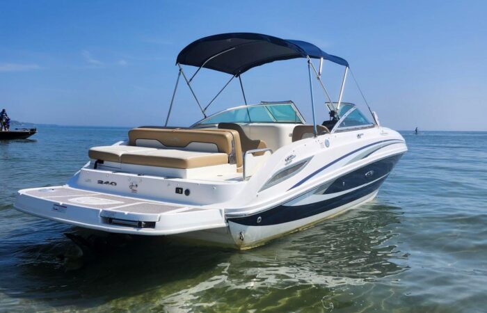 2011 Sea Ray 240 Sundeck