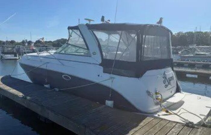 2006 Rinker 32 Express Cruiser