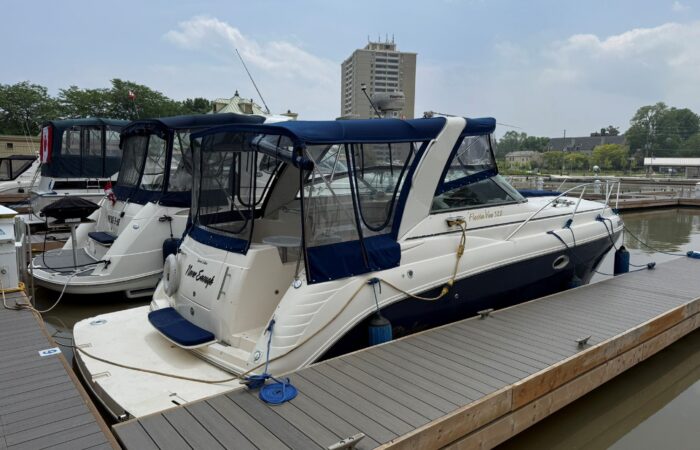 2006 Rinker 320 Fiesta Vee