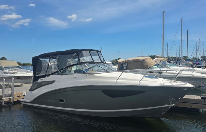 2017 Regal 26 Express Cruiser